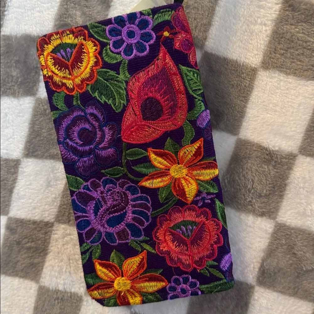 Lucia Imports Floral Embroidered Women's Clutch Purse